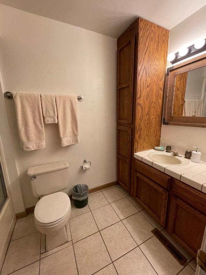 Deluxe Queen Room with Private Bathroom